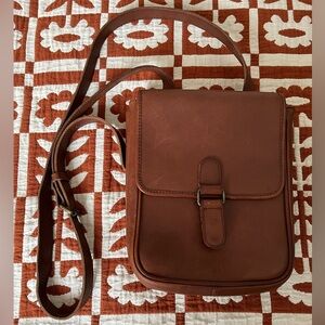 Vintage leather Eddie Bauer crossbody bag